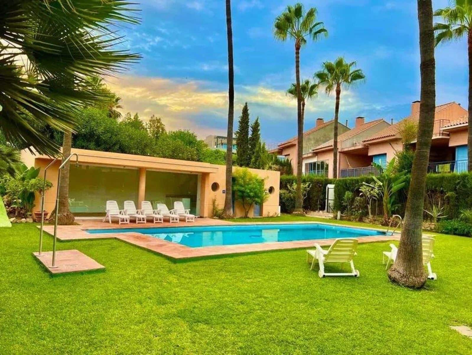 5 quarto Casa em Banda para venda em Nueva Andalucia - 918 000 € (Ref: 9695029)