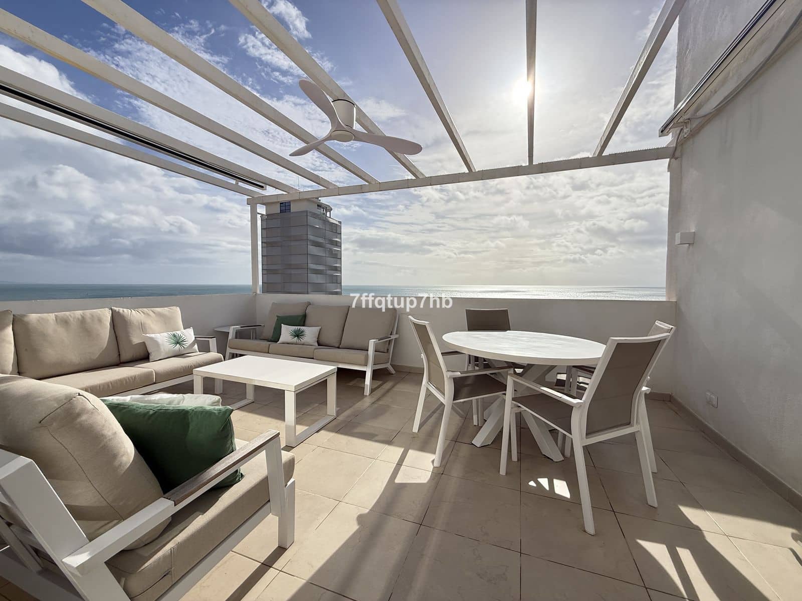 3 soverom Penthouse til salgs i Estepona - € 890 000 (Ref: 9695030)