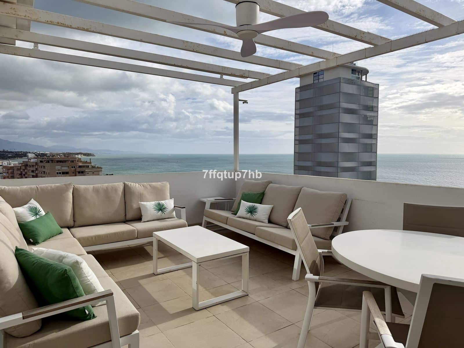 3 soverom Penthouse til salgs i Estepona - € 890 000 (Ref: 9695030)
