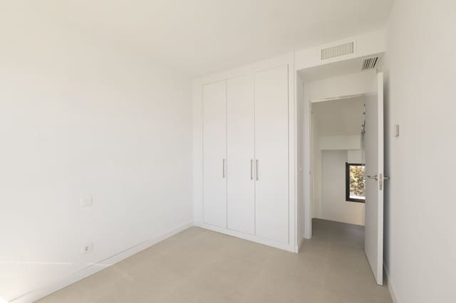 Casa de 3 habitaciones en Estepona en venta - 1.250.000 € (Ref: 9695031)