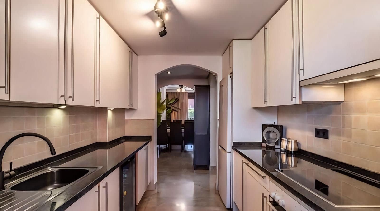 3 makuuhuone Huoneisto myytävänä paikassa Estepona - 499 000 € (Ref: 9695035)