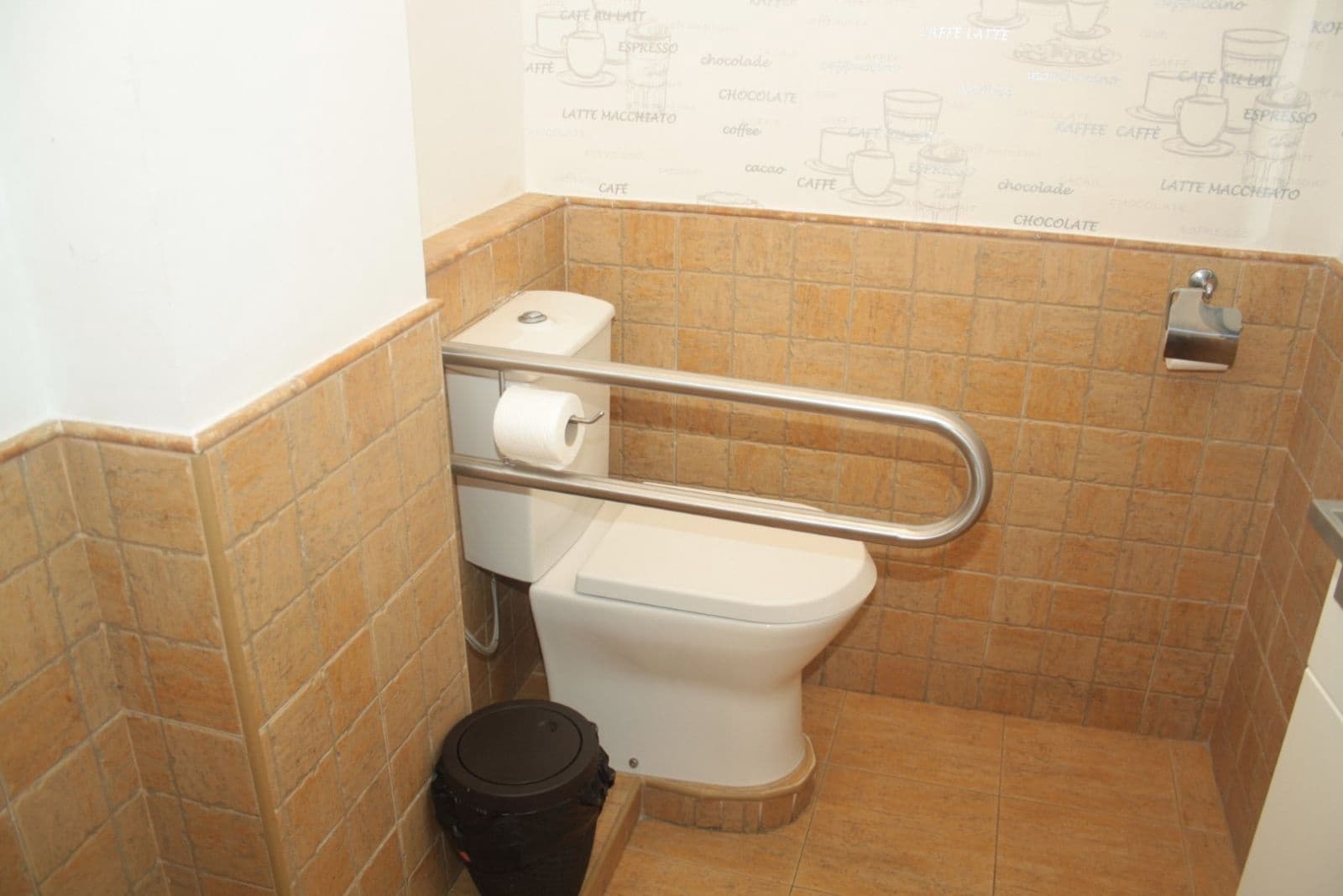 Restaurang/Bar till salu i Estepona - 350 000 € (Ref: 9695048)