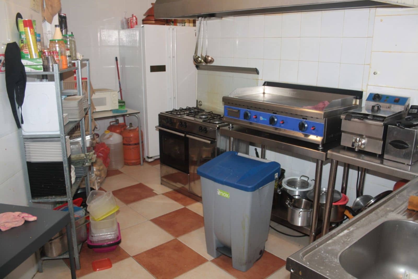 Restaurang/Bar till salu i Estepona - 350 000 € (Ref: 9695048)