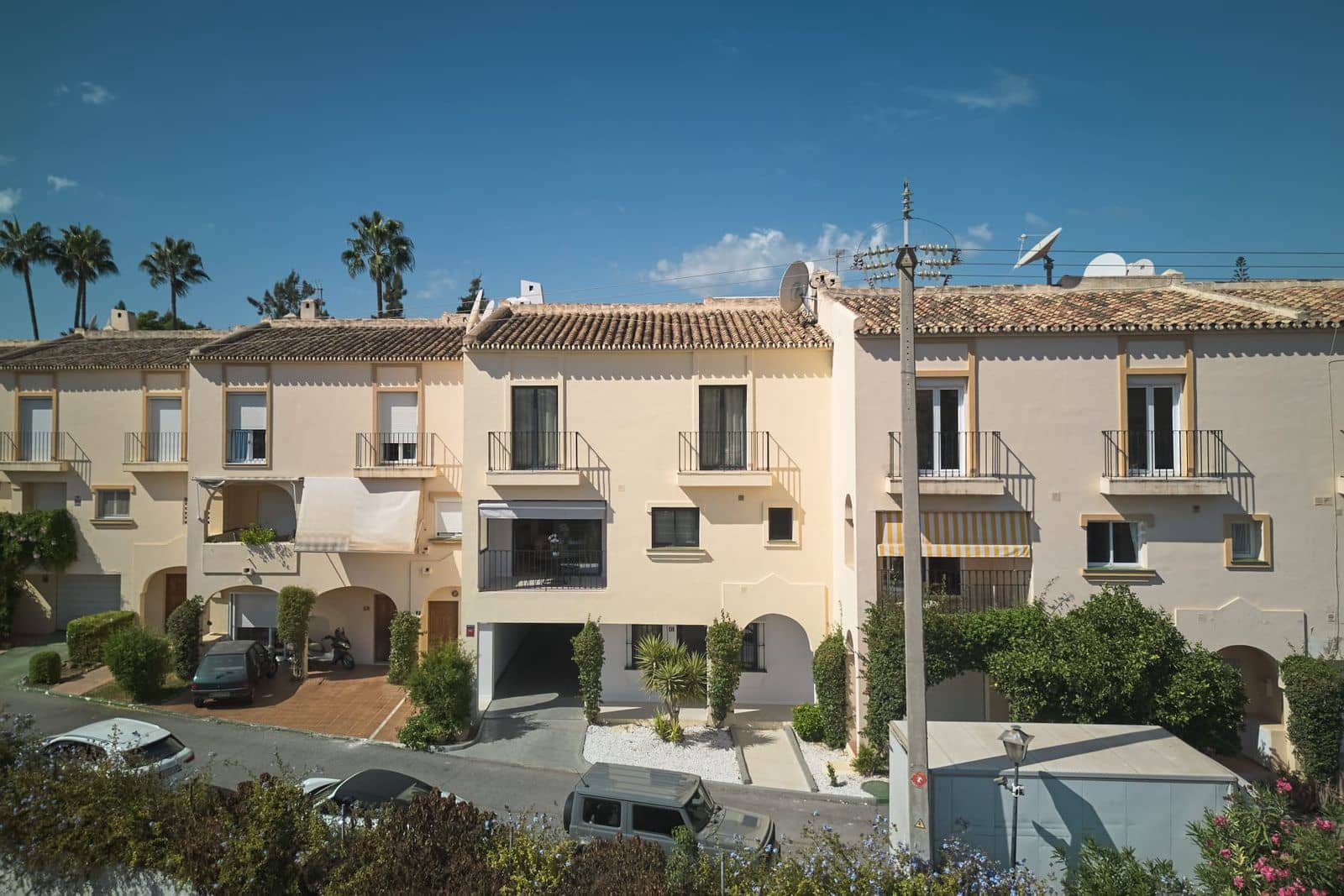 4 bedroom Townhouse for sale in Nueva Andalucia - € 1,650,000 (Ref: 9695049)