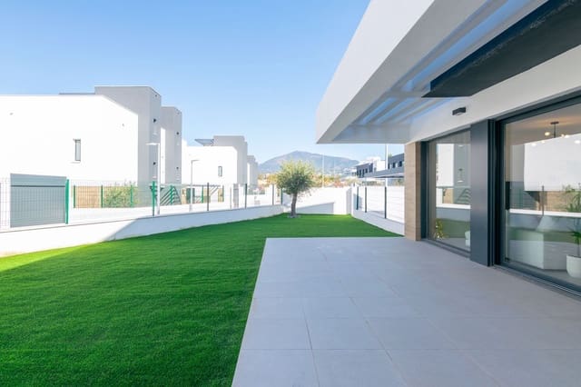 4 chambre Villa/Maison Semi-Mitoyenne à vendre à Atalaya-Isdabe, Estepona - 950 000 € (Ref: 9695055)