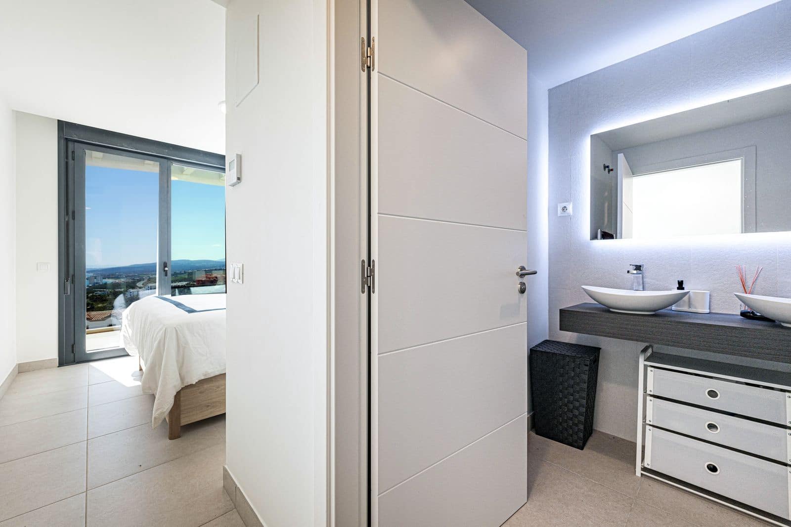 4 soveværelse Byhus til salg i Manilva - € 799.000 (Ref: 9695059)