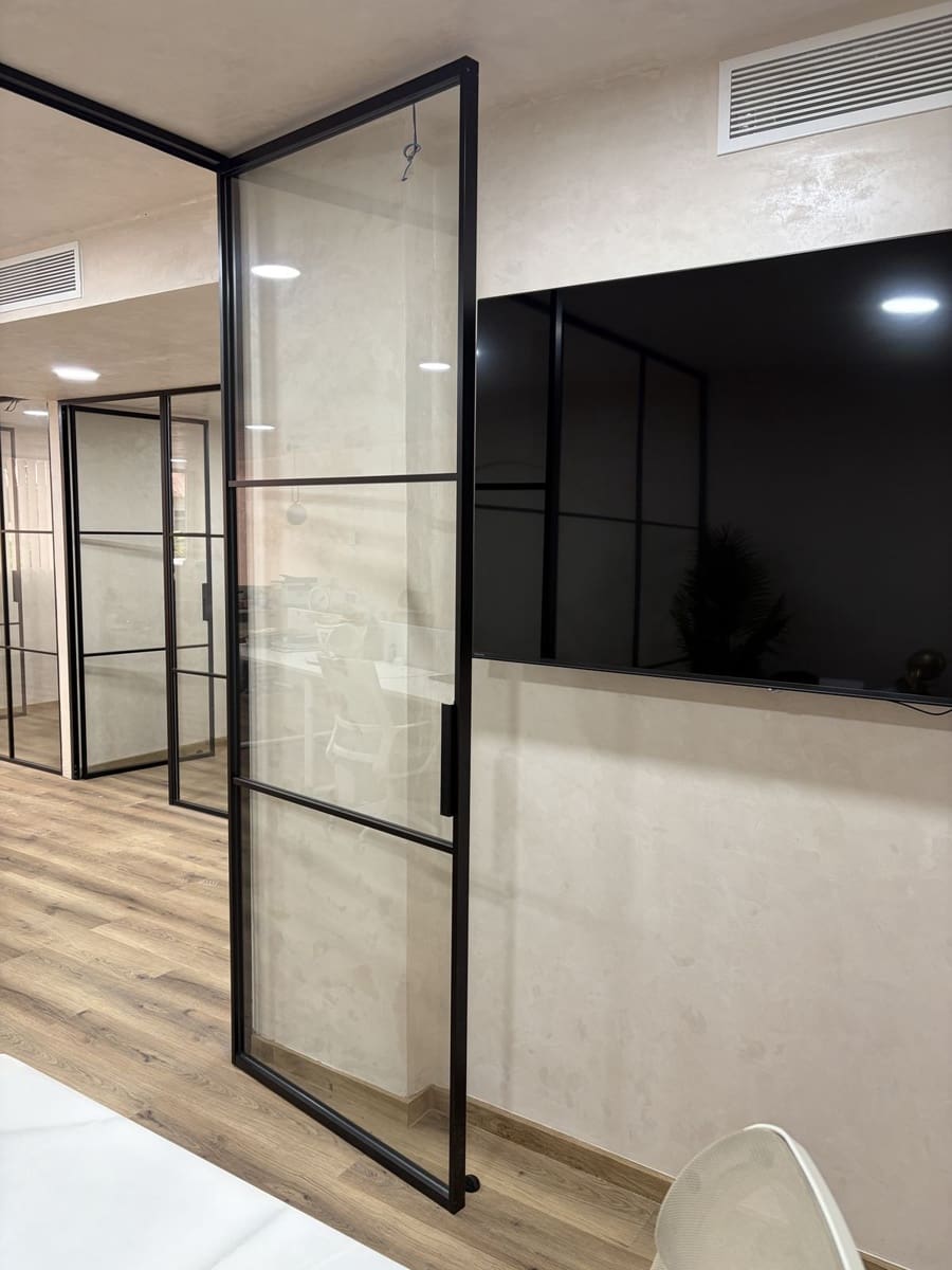 7 soverom Kontor til salgs i Nueva Andalucia - € 795 000 (Ref: 9695065)