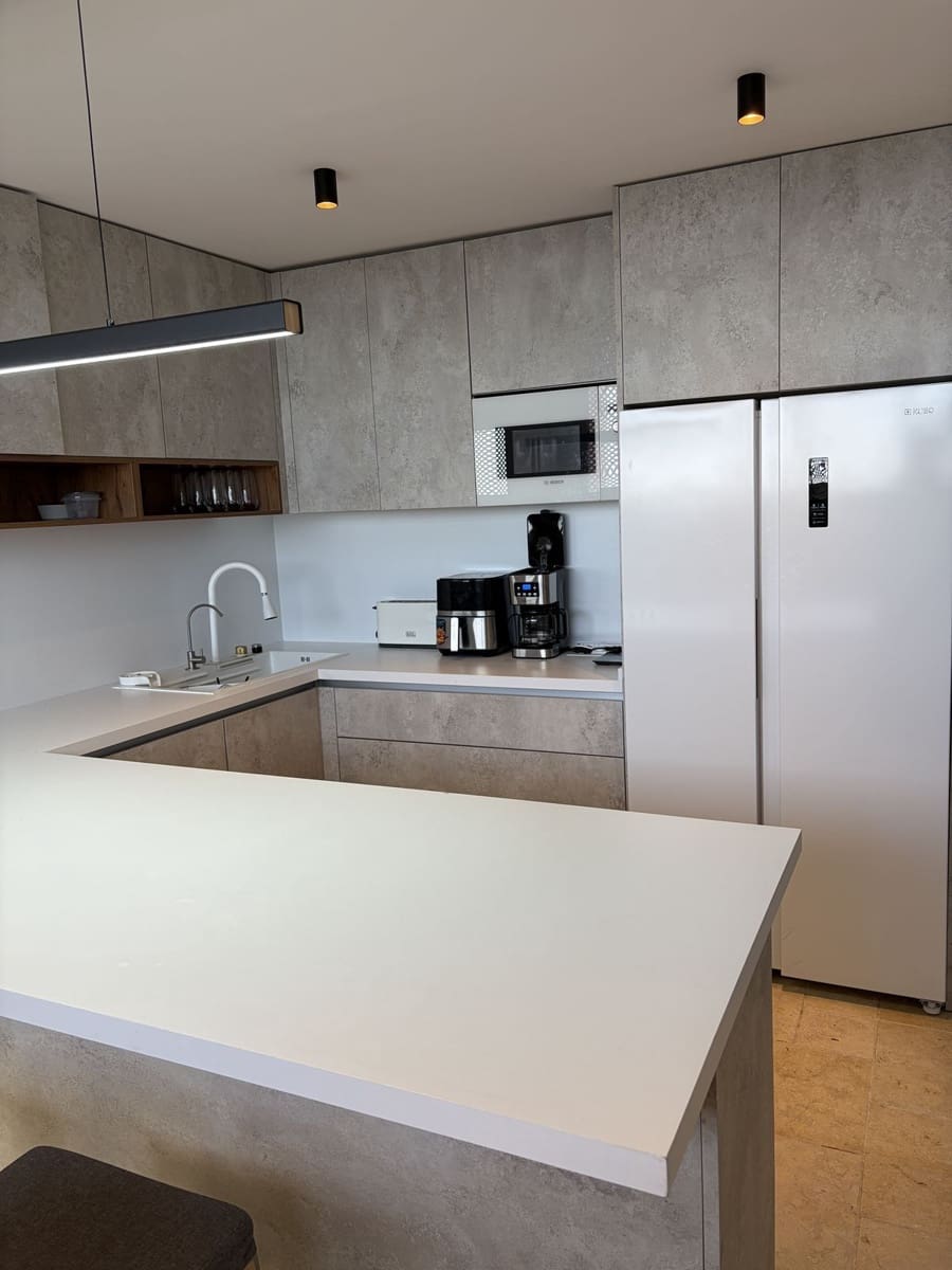 7 soverom Kontor til salgs i Nueva Andalucia - € 795 000 (Ref: 9695065)