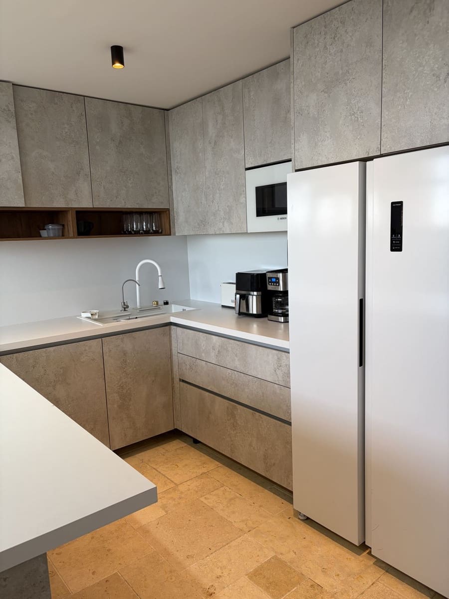 7 soverom Kontor til salgs i Nueva Andalucia - € 795 000 (Ref: 9695065)