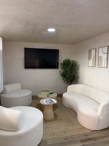 7 soveværelse Kontor til salg i Nueva Andalucia, Marbella - € 795.000 (Ref: 9695065)