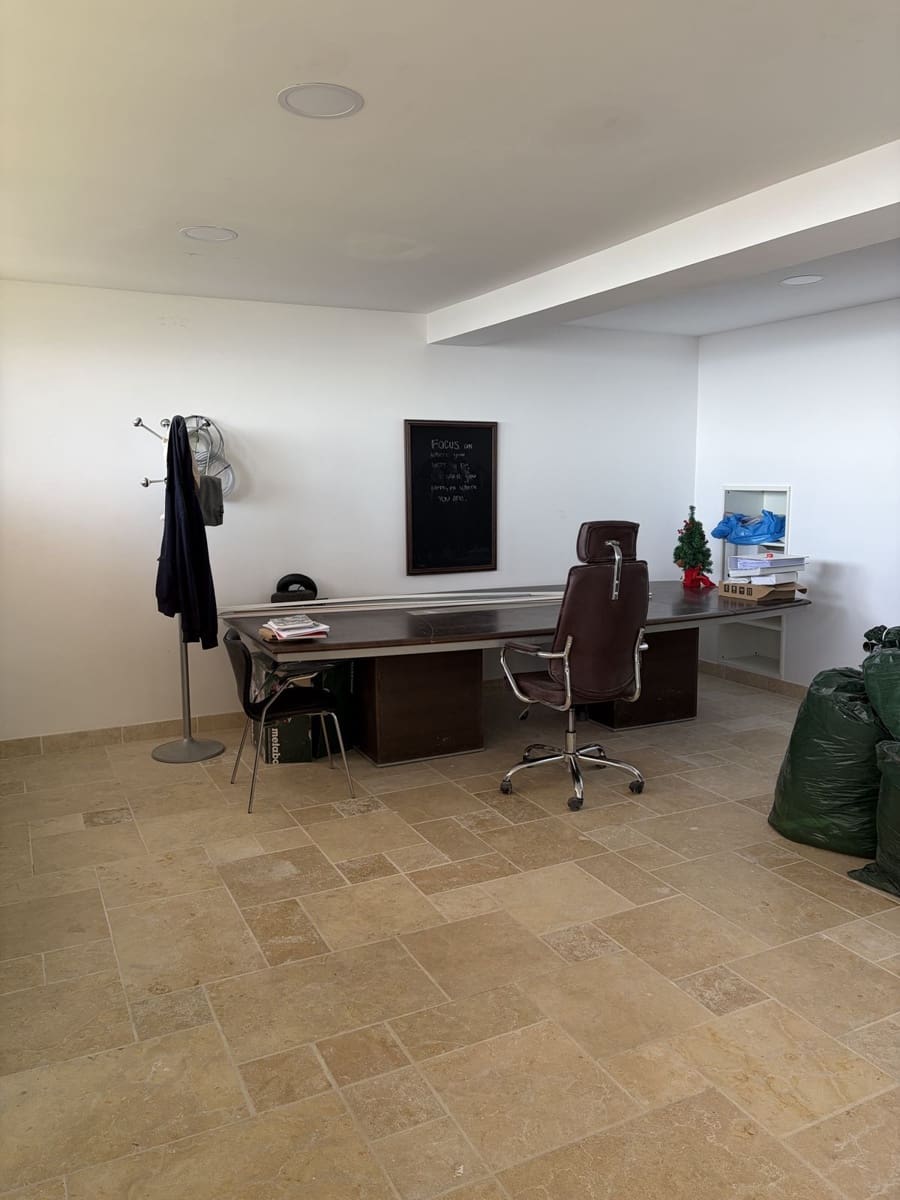 7 soverom Kontor til salgs i Nueva Andalucia - € 795 000 (Ref: 9695065)