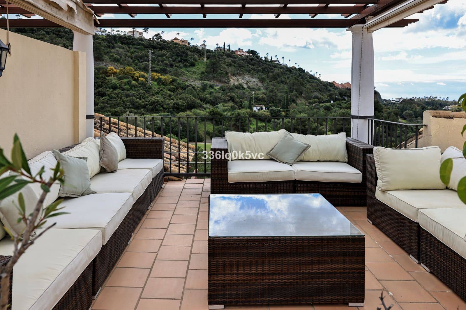 5 sypialnia Penthouse na sprzedaż w Benahavis - 998 000 € (Ref: 9695101)