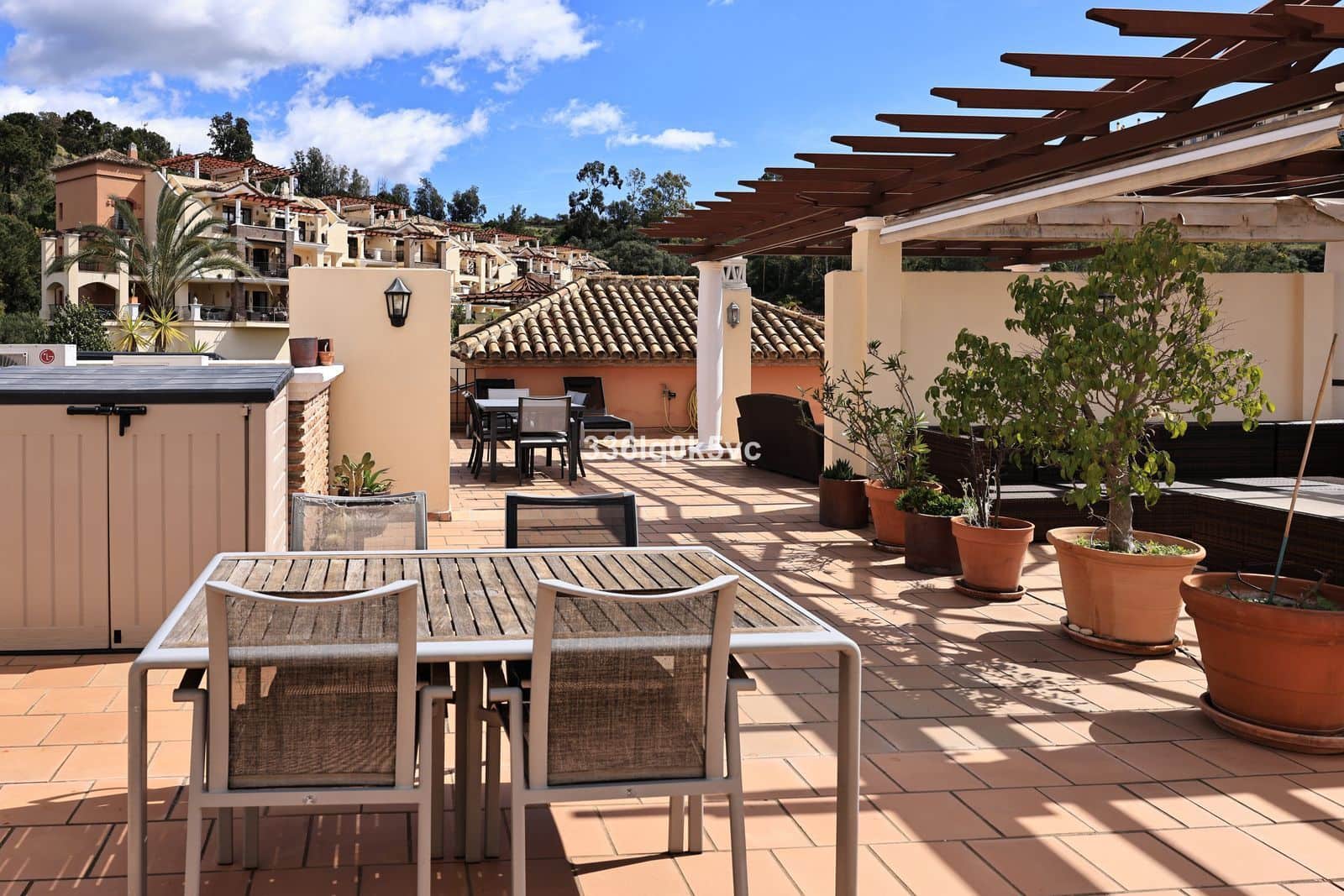 5 sypialnia Penthouse na sprzedaż w Benahavis - 998 000 € (Ref: 9695101)