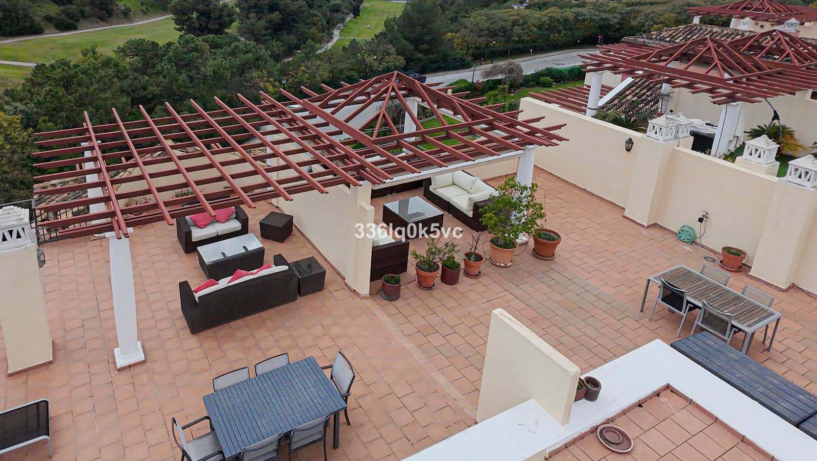 5 sypialnia Penthouse na sprzedaż w Benahavis - 998 000 € (Ref: 9695101)