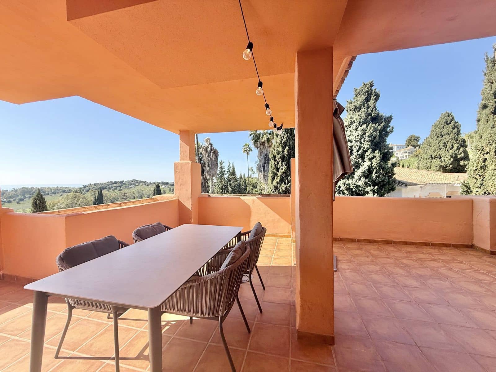 3 quarto Penthouse para venda em Benahavis - 465 000 € (Ref: 9695102)