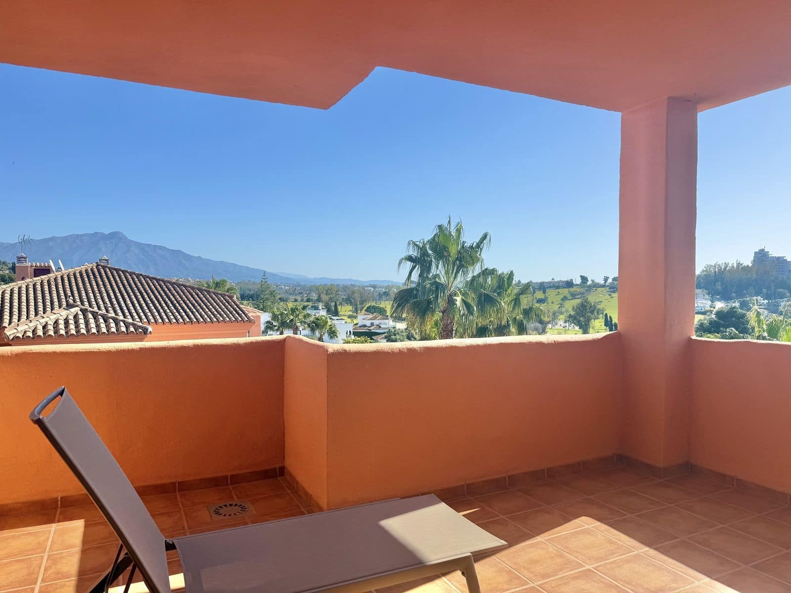 3 quarto Penthouse para venda em Benahavis - 465 000 € (Ref: 9695102)