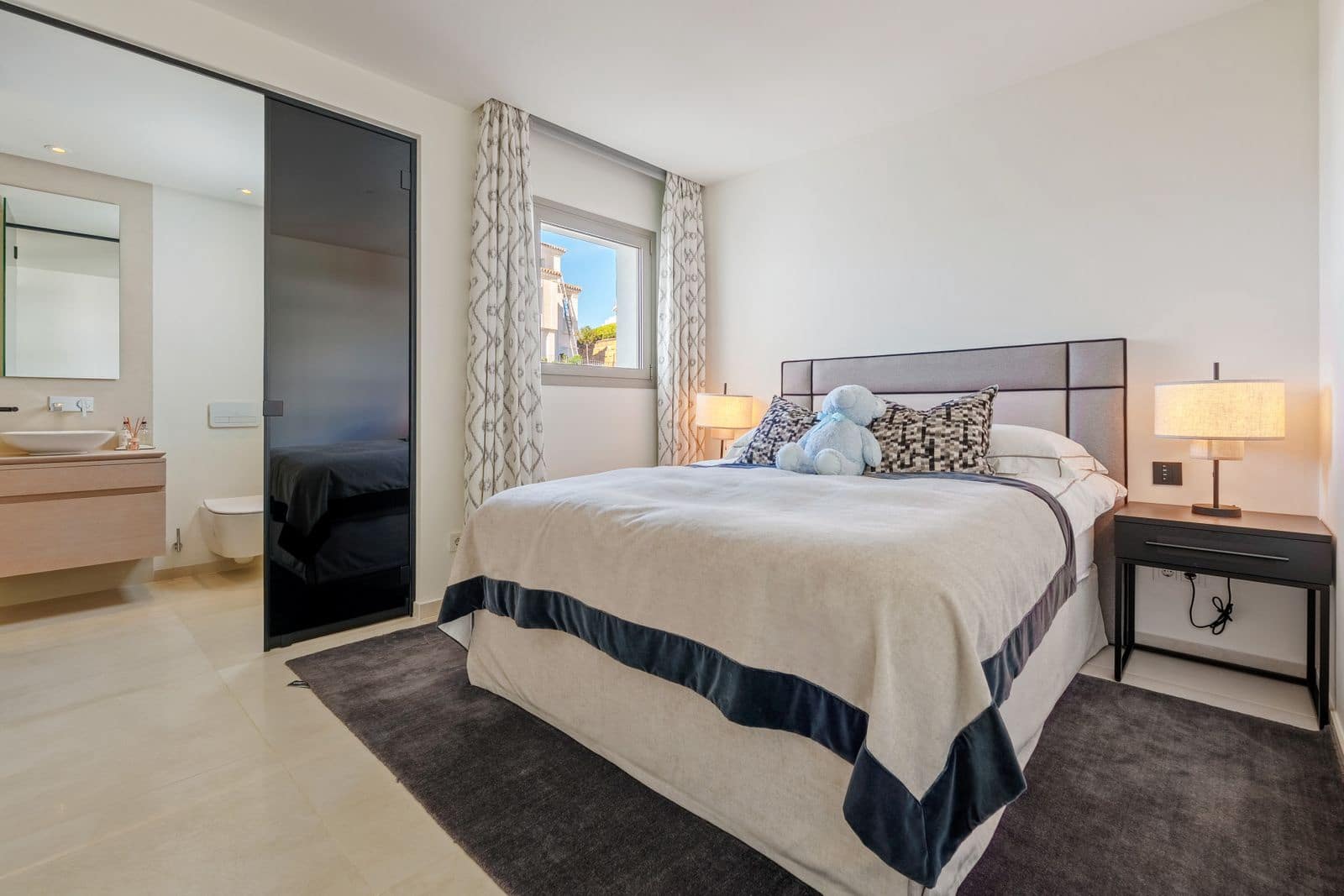 Ático de 3 habitaciones en Aloha Golf en venta - 3.150.000 € (Ref: 9695106)