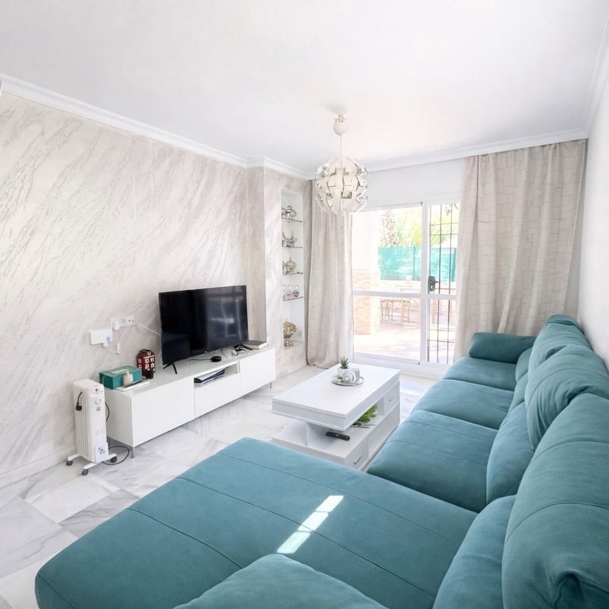 2 bedroom Apartment for sale in Aloha Golf - € 405,000 (Ref: 9738662)