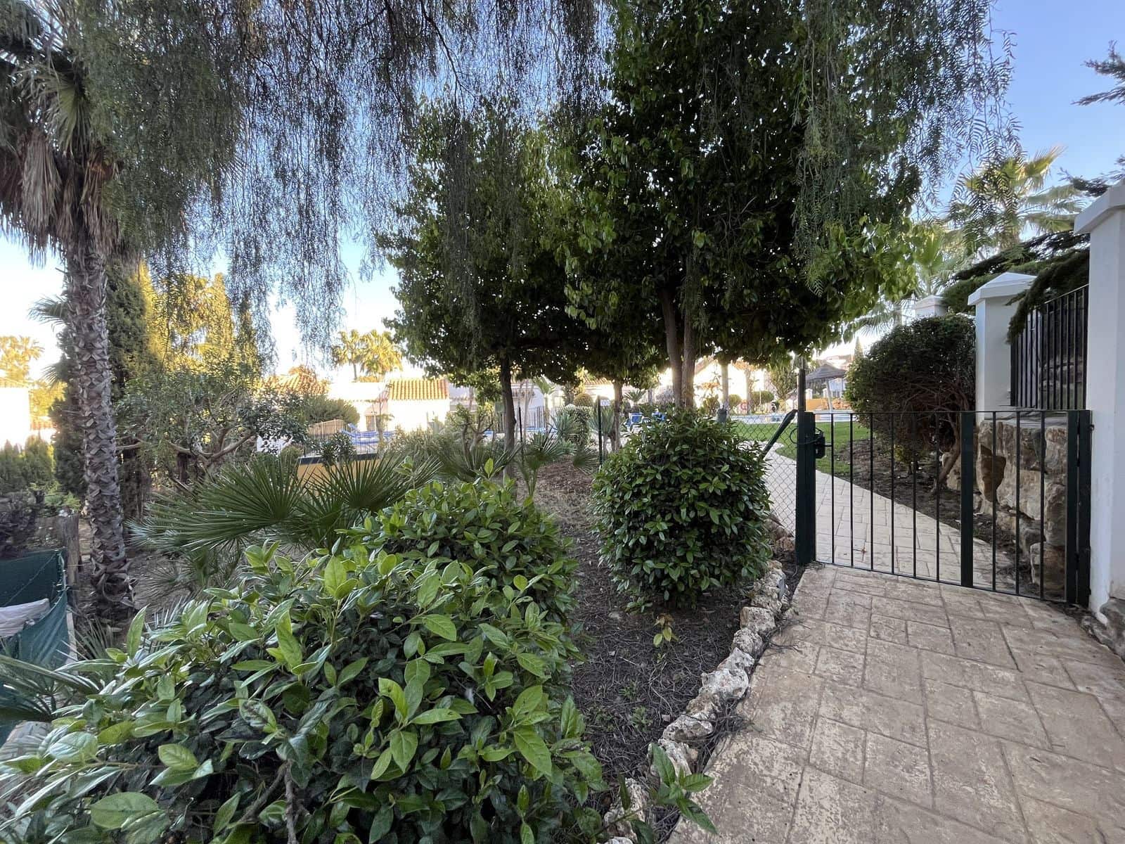 2 bedroom Apartment for sale in Aloha Golf - € 405,000 (Ref: 9738662)