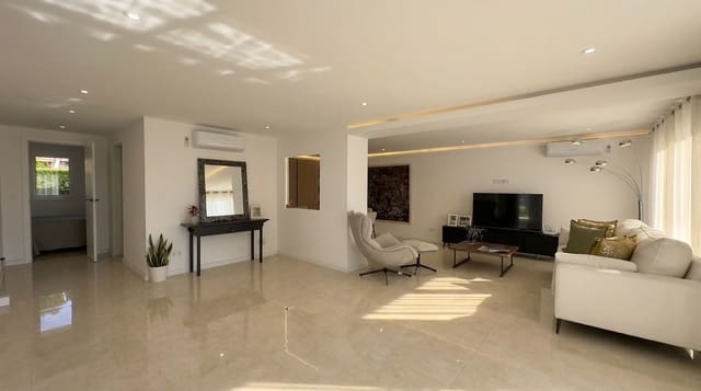 Pareado de 3 habitaciones en Calahonda, Mijas en venta - 699.999 € (Ref: 9738666)