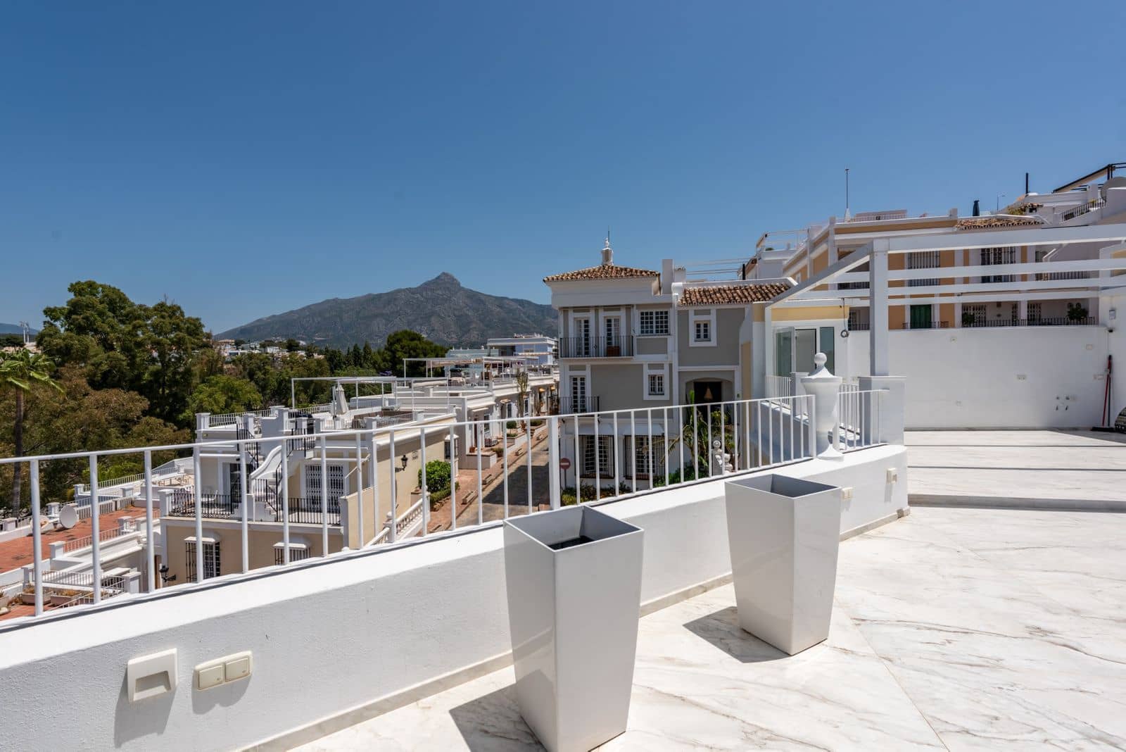3 soveværelse Byhus til salg i Nueva Andalucia - € 1.050.000 (Ref: 9738669)