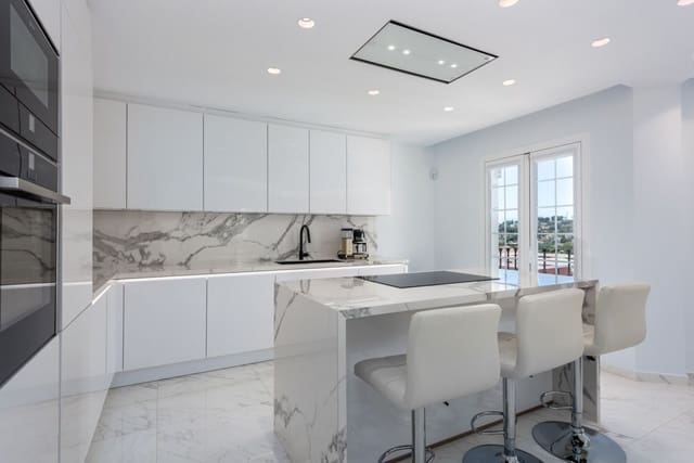 3 soveværelse Byhus til salg i Nueva Andalucia, Marbella - € 1.050.000 (Ref: 9738669)