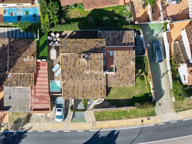 4 chambre Villa/Maison à vendre à Nueva Andalucia, Marbella - 745 000 € (Ref: 9738670)