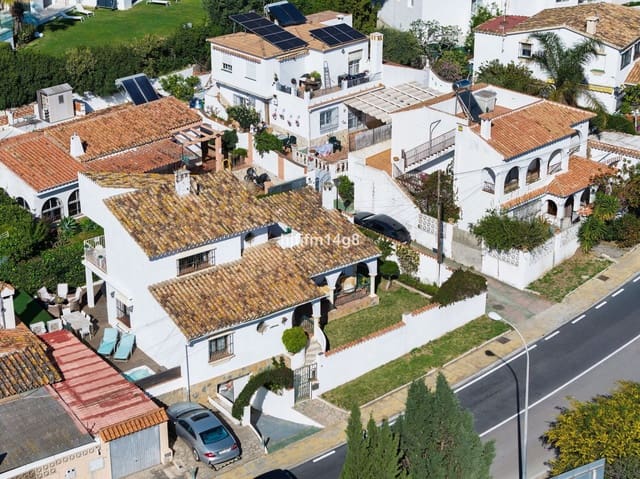 4 chambre Villa/Maison à vendre à Nueva Andalucia, Marbella - 745 000 € (Ref: 9738670)