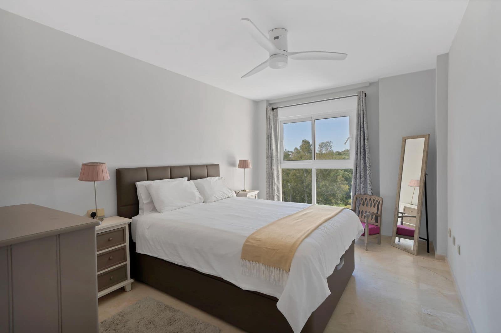 2 sovrum Takvåning till salu i Estepona - 385 000 € (Ref: 9738671)