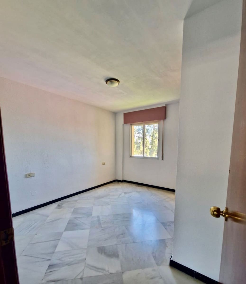 3 bedroom Apartment for sale in San Pedro de Alcantara - € 349,000 (Ref: 9738673)