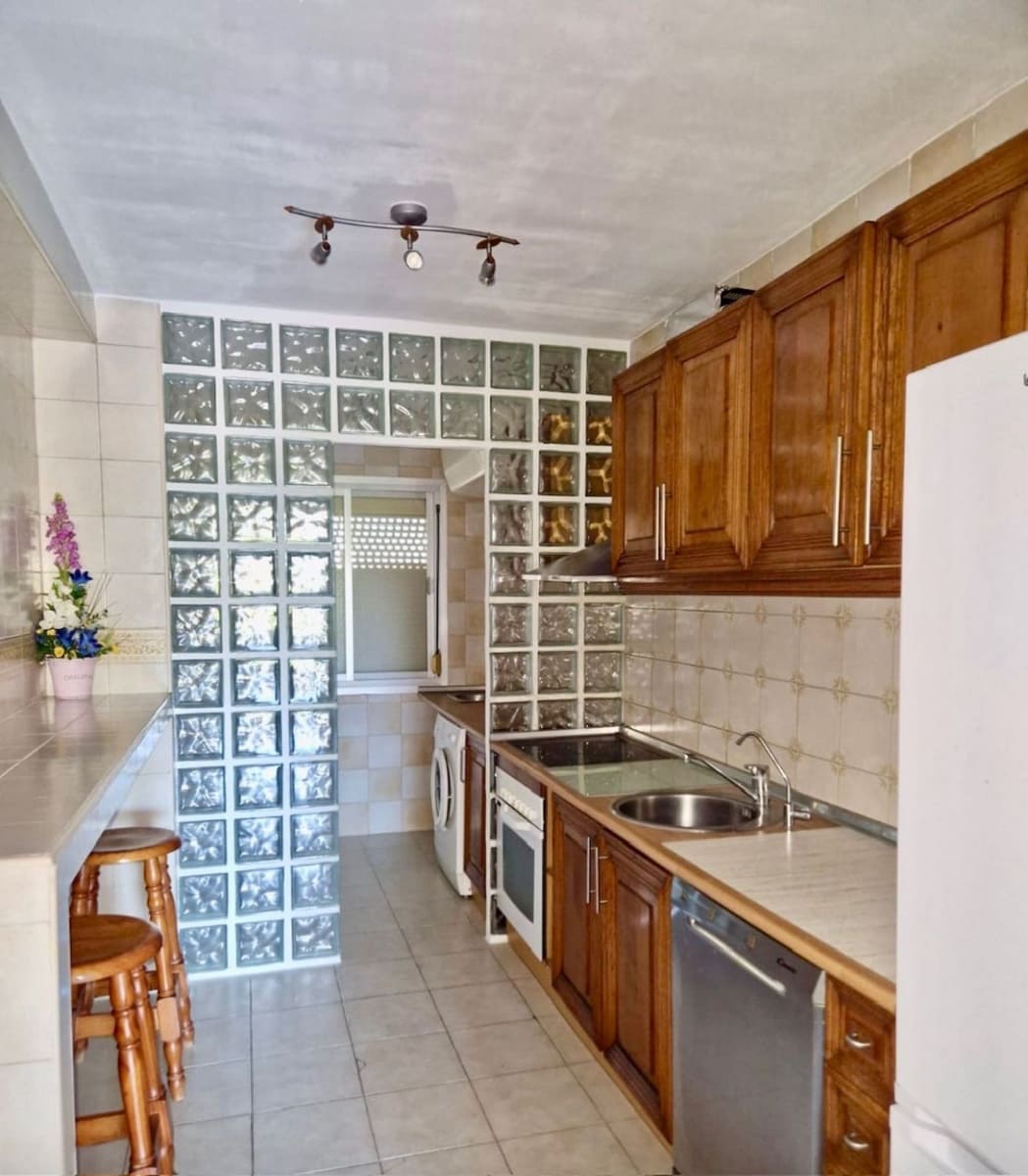 3 bedroom Apartment for sale in San Pedro de Alcantara - € 349,000 (Ref: 9738673)