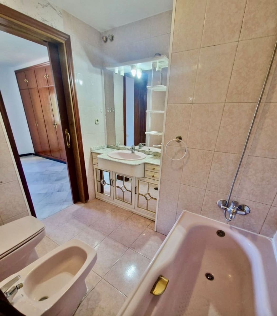 3 bedroom Apartment for sale in San Pedro de Alcantara - € 349,000 (Ref: 9738673)