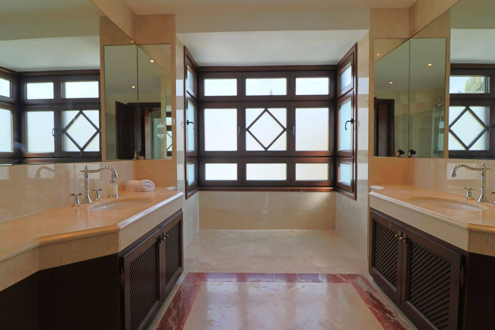 5 slaapkamer Villa te koop in Guadalmina - € 1.950.000 (Ref: 9738676)