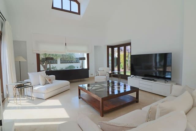 5 slaapkamer Villa te koop in Guadalmina Alta, Marbella - € 1.950.000 (Ref: 9738676)