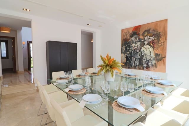 5 slaapkamer Villa te koop in Guadalmina Alta, Marbella - € 1.950.000 (Ref: 9738676)