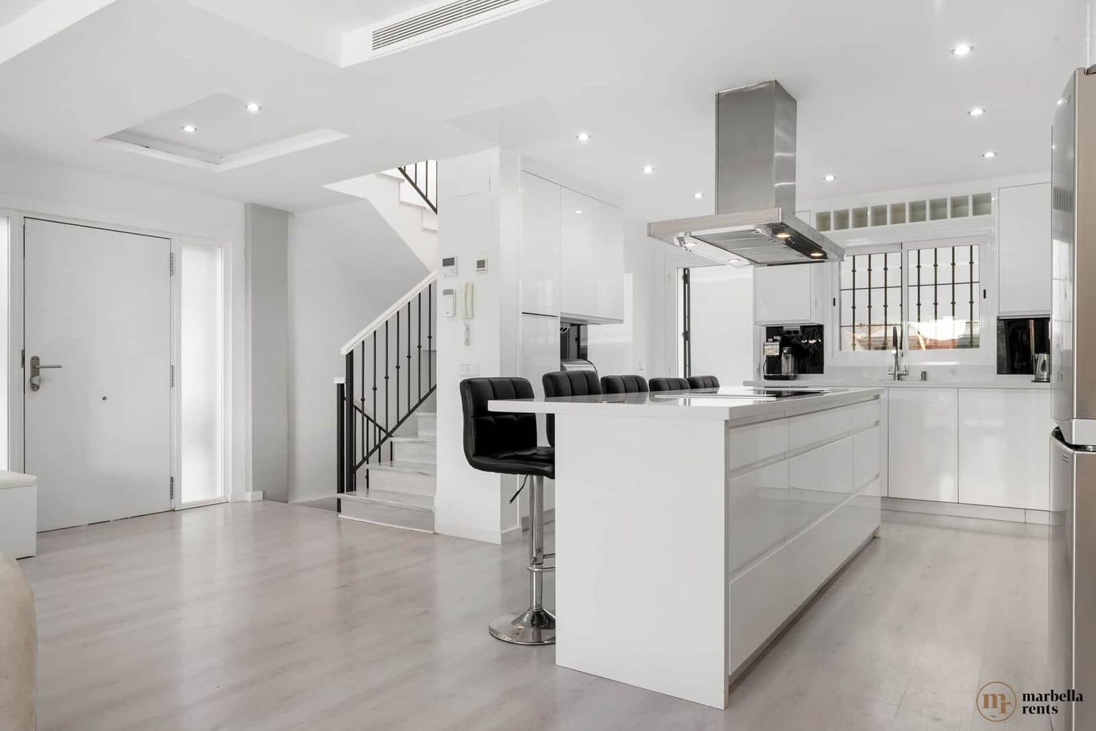 6 chambre Villa/Maison Semi-Mitoyenne à vendre à Marbella - 1 200 000 € (Ref: 9738677)