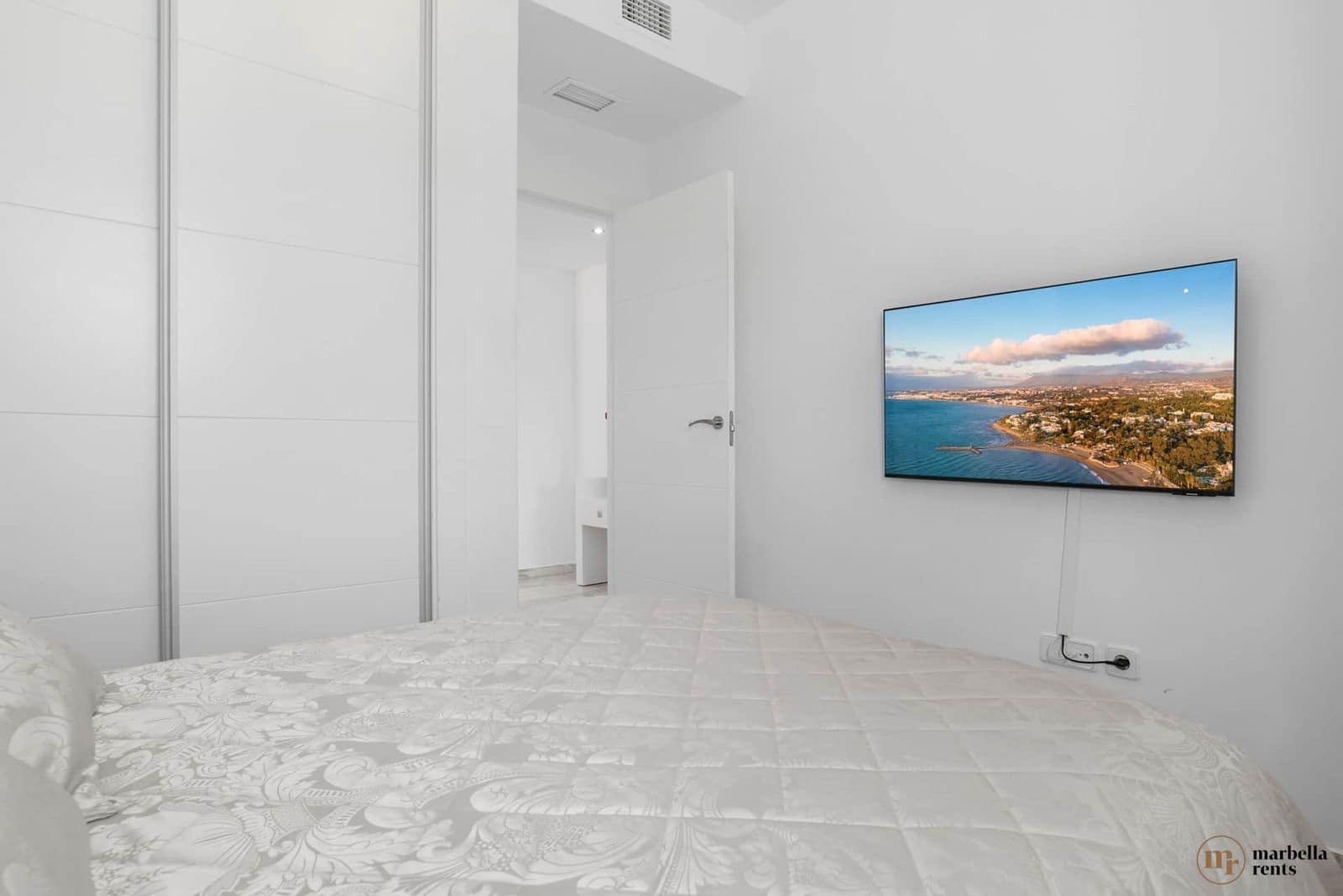 6 chambre Villa/Maison Semi-Mitoyenne à vendre à Marbella - 1 200 000 € (Ref: 9738677)