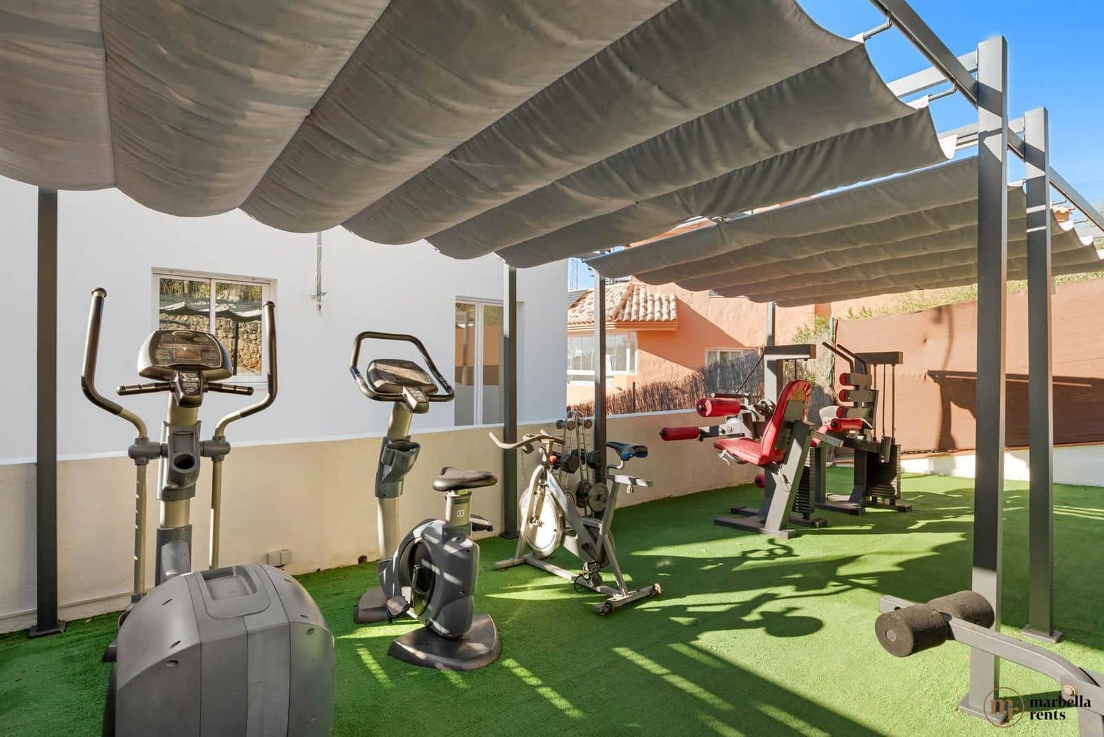 6 chambre Villa/Maison Semi-Mitoyenne à vendre à Marbella - 1 200 000 € (Ref: 9738677)