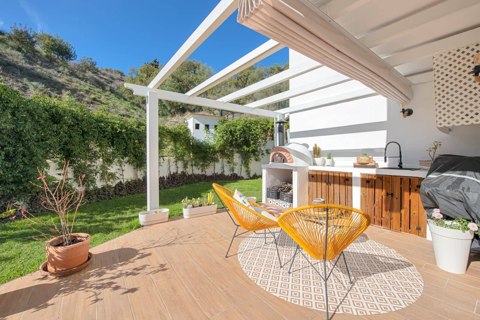 2 bedroom Apartment for sale in New Golden Mile - € 435,000 (Ref: 9738682)