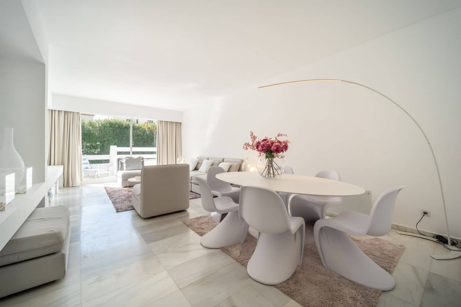 Apartamento de 2 habitaciones en Puerto Banus en venta - 935.000 € (Ref: 9738691)