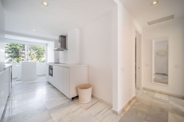 Apartamento de 2 habitaciones en Puerto Banus, Marbella en venta - 935.000 € (Ref: 9738691)