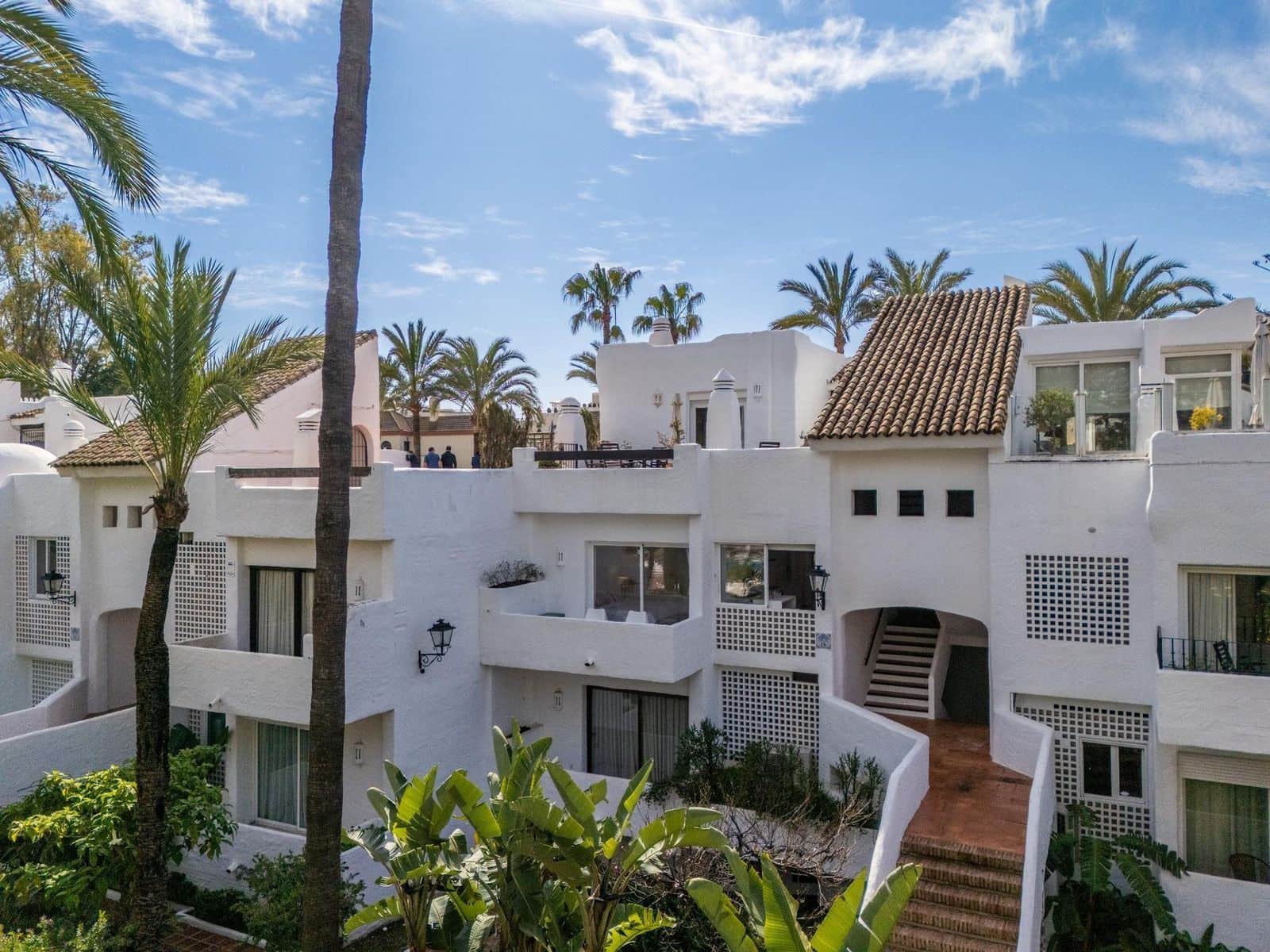 Apartamento de 2 habitaciones en Puerto Banus en venta - 935.000 € (Ref: 9738691)