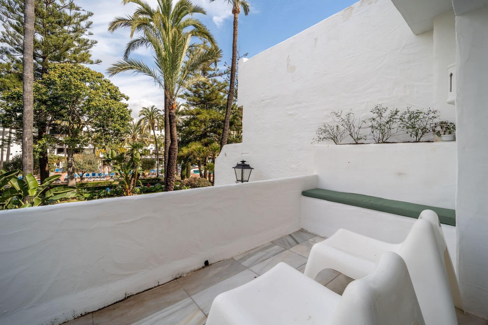 Apartamento de 2 habitaciones en Puerto Banus en venta - 935.000 € (Ref: 9738691)