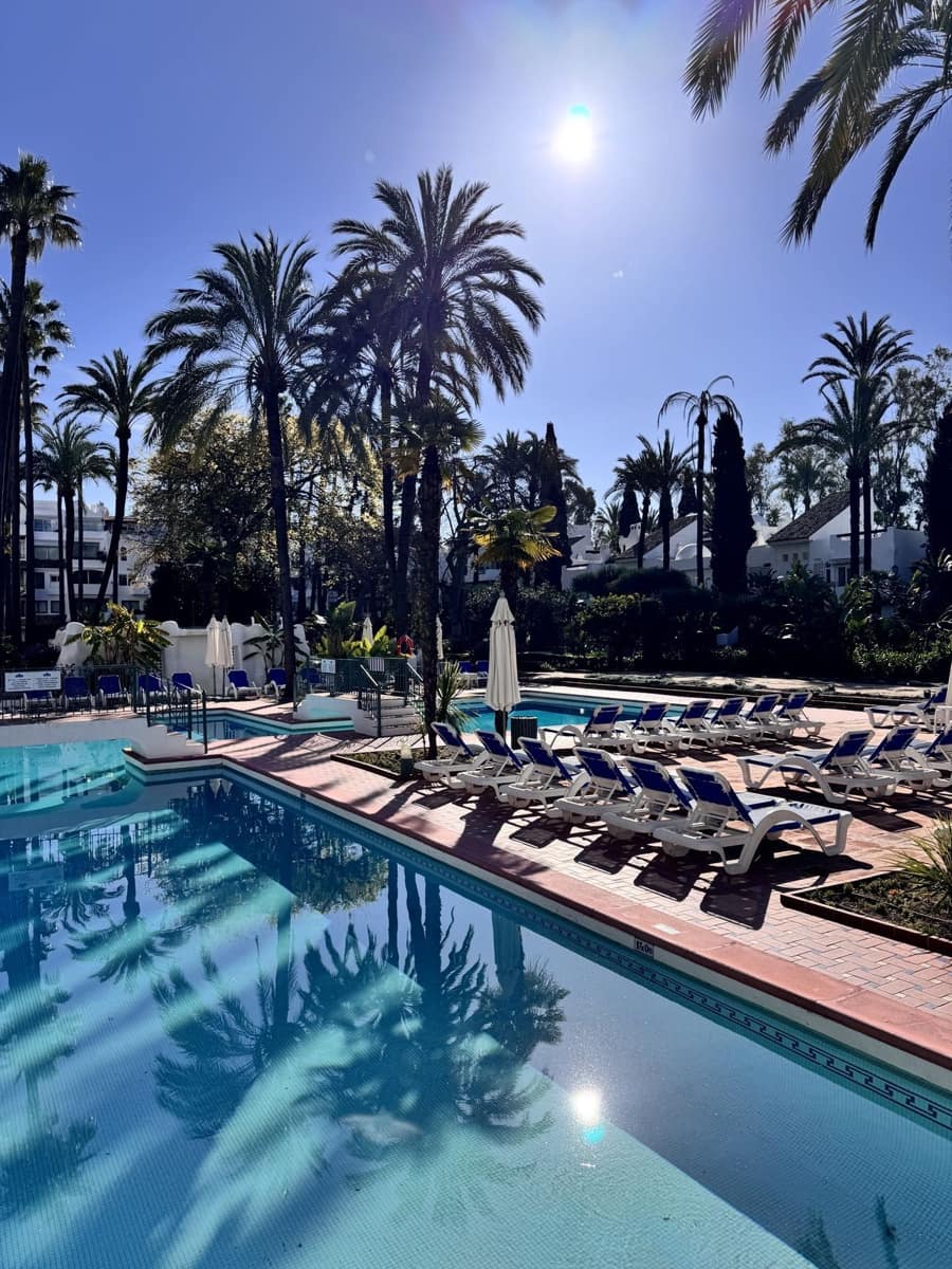 Apartamento de 2 habitaciones en Puerto Banus en venta - 935.000 € (Ref: 9738691)