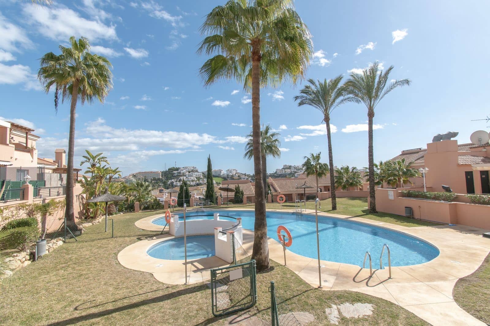 4 bedroom Semi-detached Villa for sale in Mijas Costa - € 425,000 (Ref: 9738692)