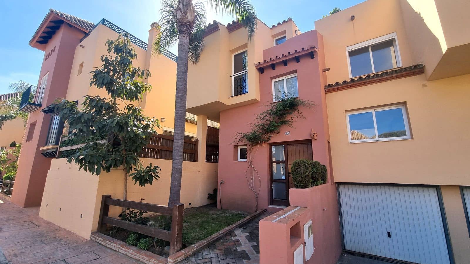 Casa de 3 habitaciones en Nueva Andalucia en venta - 640.000 € (Ref: 9738696)