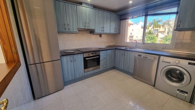 Casa de 3 habitaciones en Nueva Andalucia, Marbella en venta - 640.000 € (Ref: 9738696)