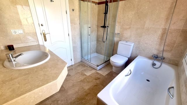 Casa de 3 habitaciones en Nueva Andalucia, Marbella en venta - 640.000 € (Ref: 9738696)