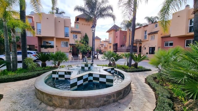 Casa de 3 habitaciones en Nueva Andalucia, Marbella en venta - 640.000 € (Ref: 9738696)