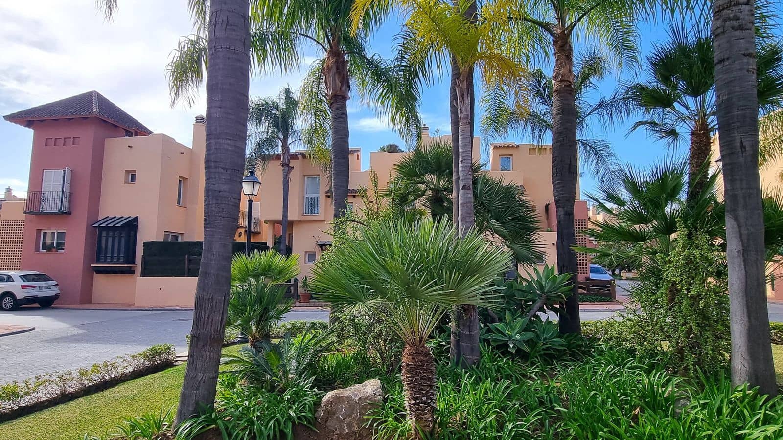 Casa de 3 habitaciones en Nueva Andalucia en venta - 640.000 € (Ref: 9738696)